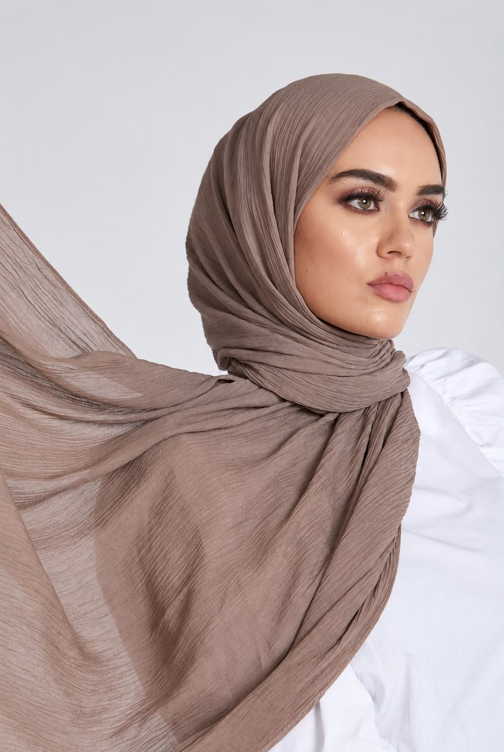 محجبة بحجاب مودال مكسّر